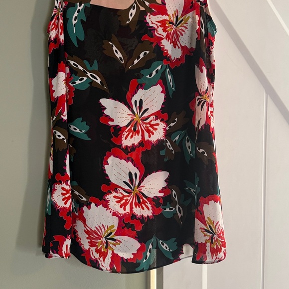 CAbi Hibiscus Blouse - Picture 10 of 13
